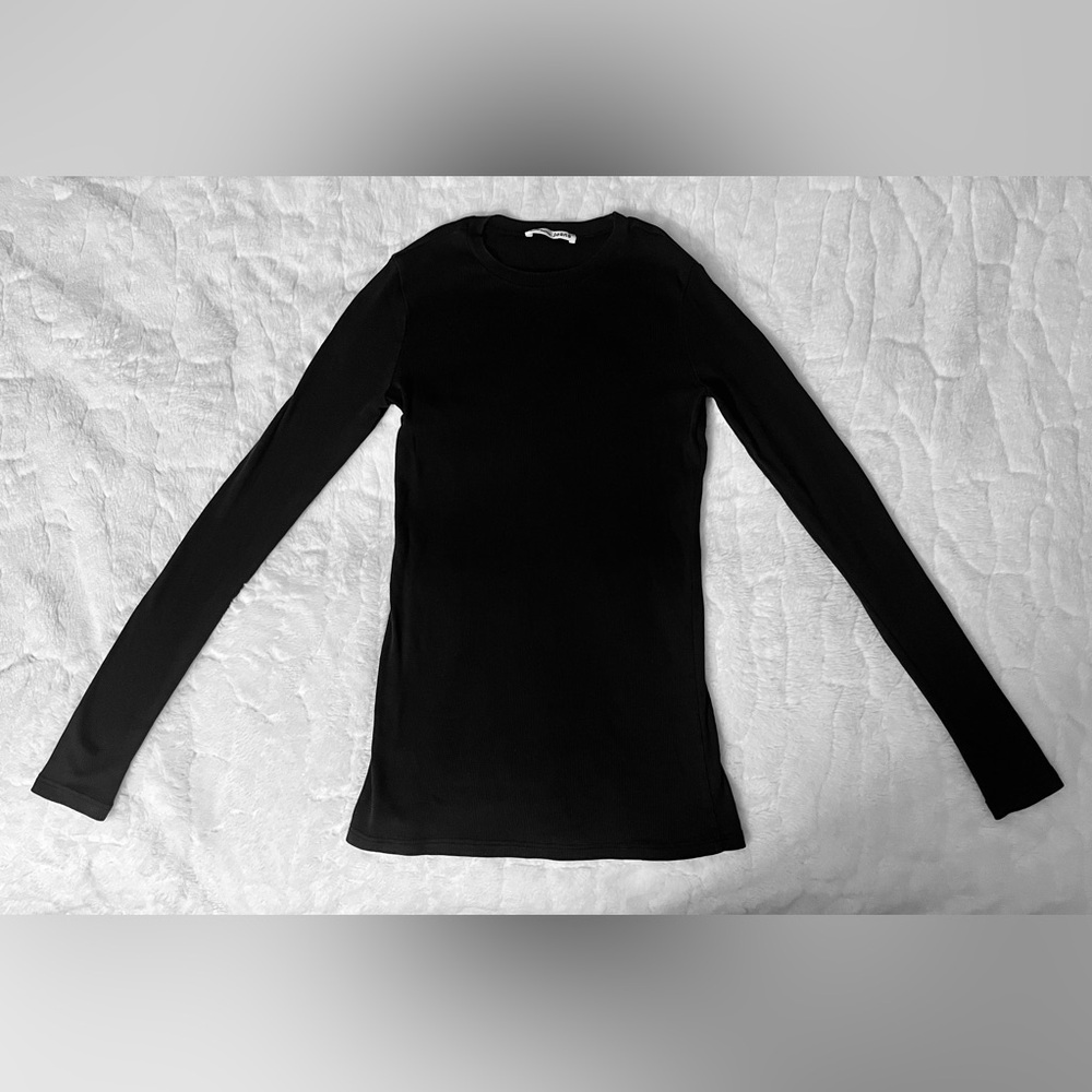 Reformation Jeans Black
Extra Soft Long Sleeve T-shirt size XS